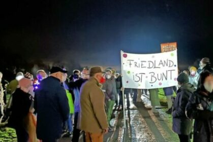 Mahnwachen: „Mit Nazis geht man nicht spazieren“